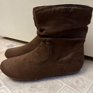 Groove Ladies Dark Brown Suede Boots Size 7